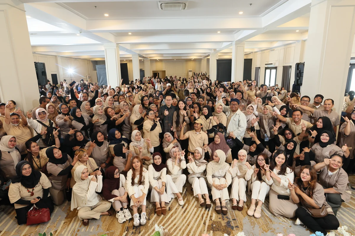 Tim Truly Home Massage berkumpul dalam acara gathering di Jakarta